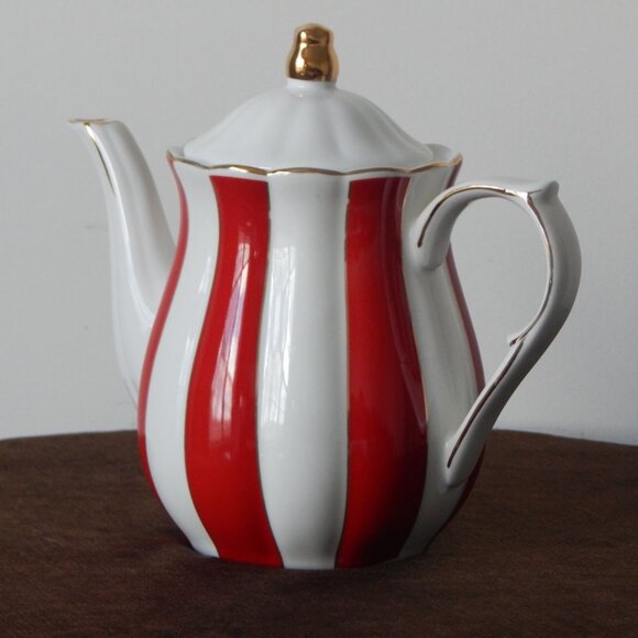 GRACE TEAWARE Fine Porcelain Holiday Red White Tall Teapot Scalloped Top New - Picture 2 of 6